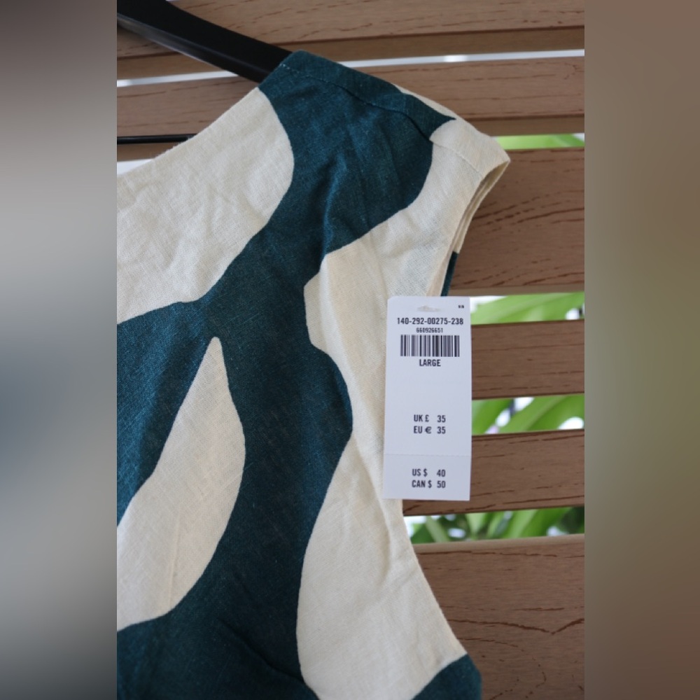 Abercrombie & Fitch Abstract Patterned Sleeveless Top - NWT - Picture 3 of 3